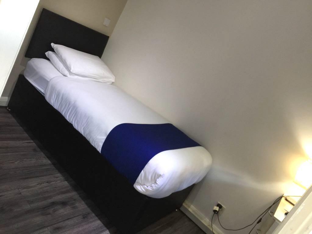 Park Crescent Hotel Bed & Breakfast Manchester